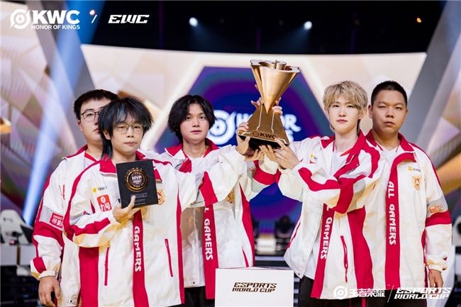 中国电竞健儿在“EWC电竞世界杯”夺冠 九号电动车成大赢家