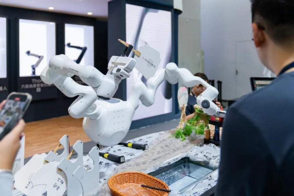 展会现场 | 思灵机器人（Agile Robots）亮相第二十五届工博会，等您聊技术，对方案！(图13)